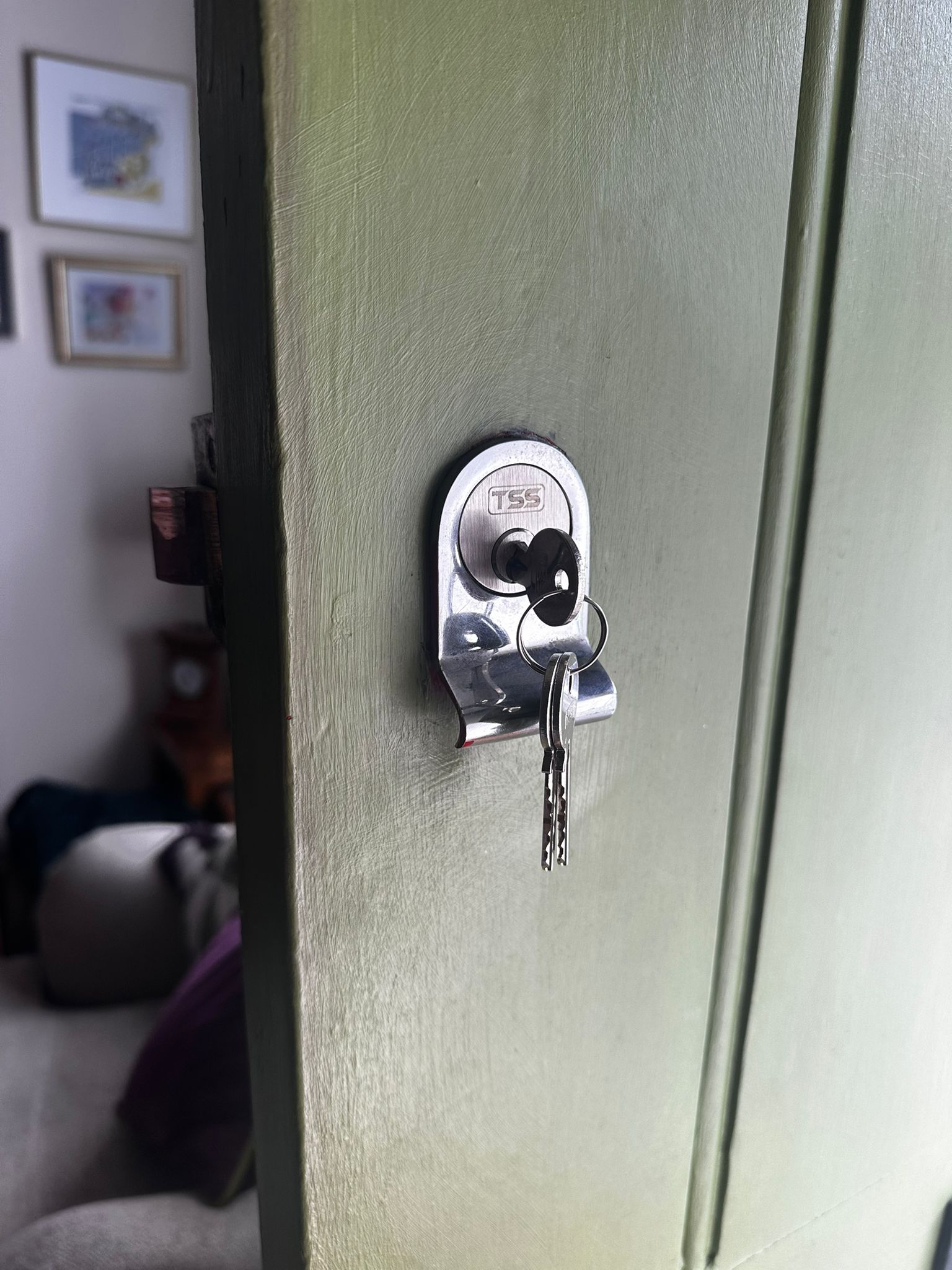 Anti snap lock installation